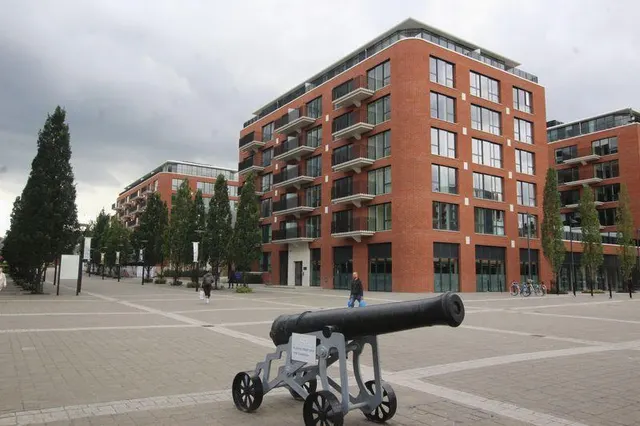 Europa House, Street, SE18, photo 1