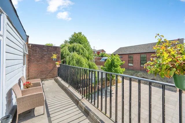 Fernwood Drive, RUGELEY, photo 1