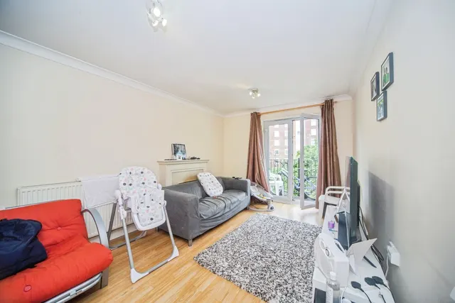 Channon Court, The Dell, SO15, photo 2