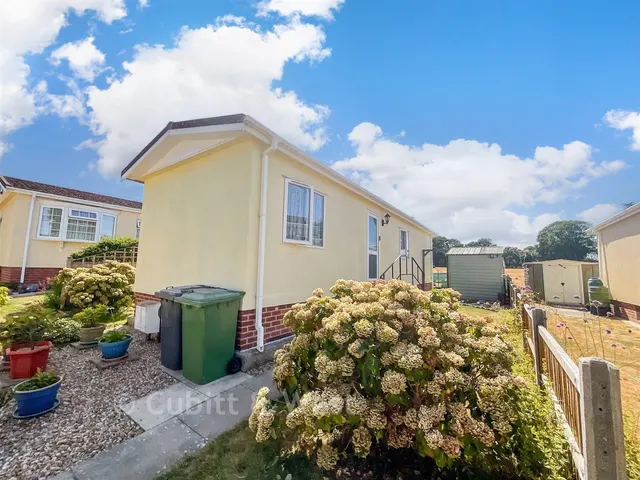Broadway Park, The Causeway, GU31, photo 1