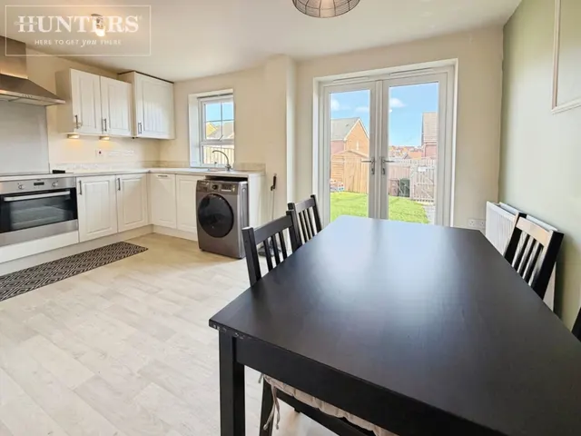 Newland Avenue, Cudworth, S72, photo 2