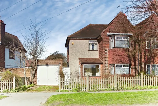 3 bedroom house, Waddon Way, Croydon, CR0