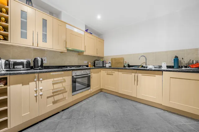 Church Street, Walton-On-Thames, KT12, photo 3