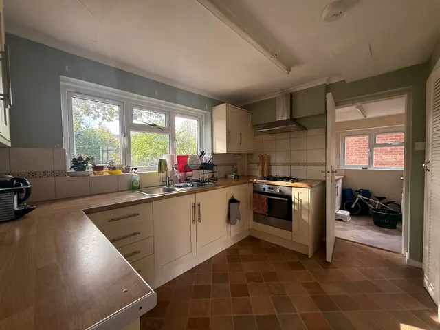 Oakfield Road, WR14, photo 2