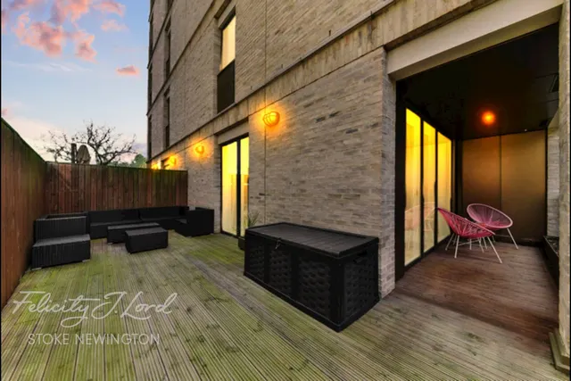 Kimpton Court, London, N4, photo 1