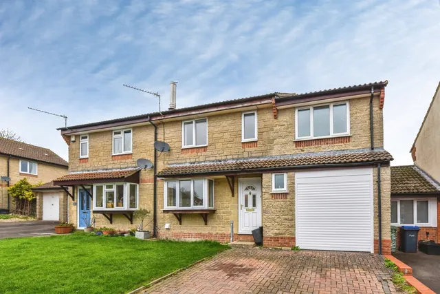 Bright Close, Chippenham, photo 1