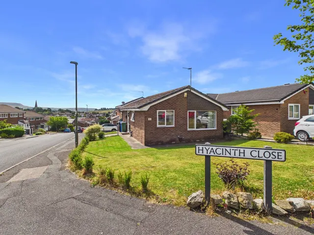 Hyacinth Close, Helmshore, BB4, photo 1