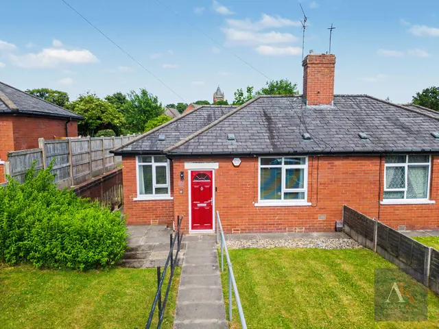 Birch Avenue, Rochdale OL12 9QH, photo 1