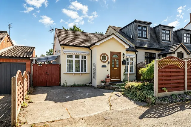 Furze Road, Addlestone, KT15, photo 1