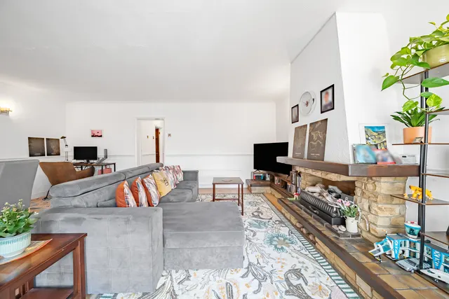Furze Road, Addlestone, KT15, photo 2