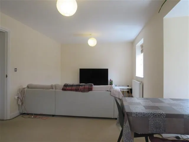 Gwendoline Buck Drive, Aylesbury, HP21, photo 2