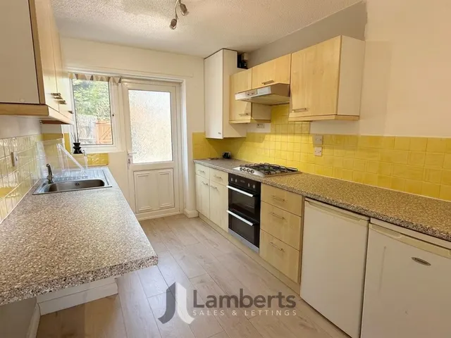 Photo 3 — 80 Allendale Crescent, Studley