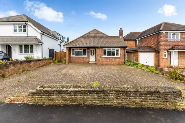Midway, St. Albans, Hertfordshire, AL3 4BQ, photo 1
