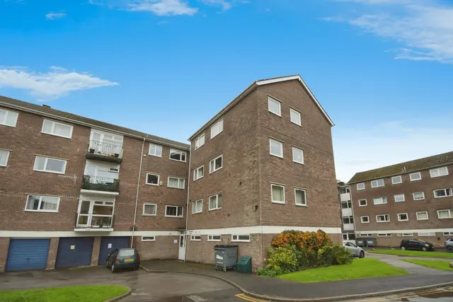 Ladies Spring Drive, Sheffield, South Yorkshire, S17, photo 1