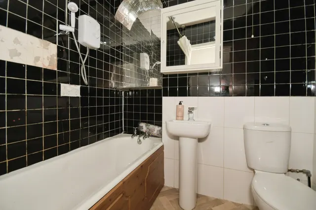 Photo 3 — Ladies Spring Drive, Sheffield, South Yorkshire, S17