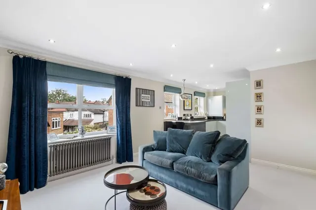 Crescent Lane, London, SW4 9PQ, photo 1