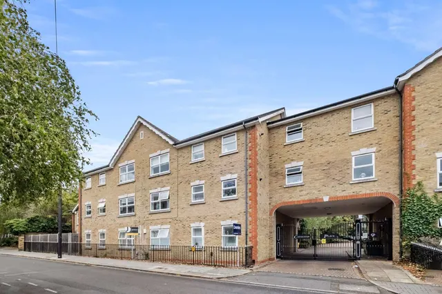 Photo 3 — Crescent Lane, London, SW4 9PQ