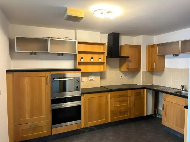 Royal Plaza, 2 Westfield Terrace, Sheffield, S1 4GD, photo 1