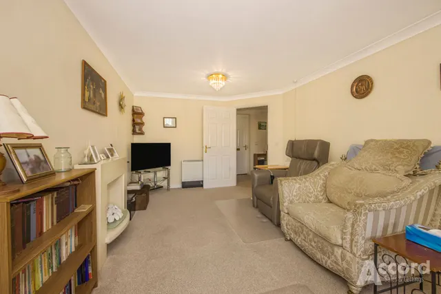 Photo 3 — Crammavill Street, Grays, RM16