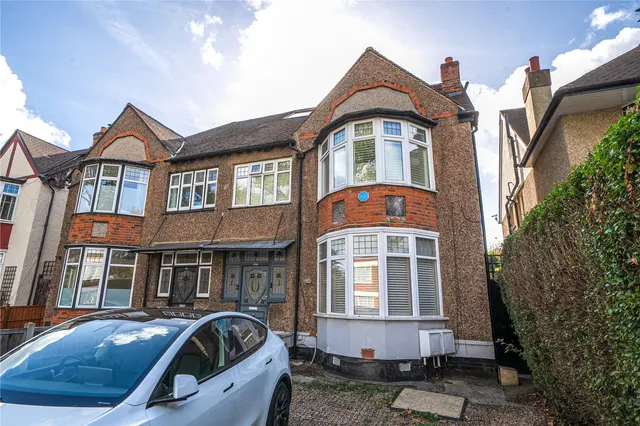 Pitshanger Lane, Ealing, W5, photo 3