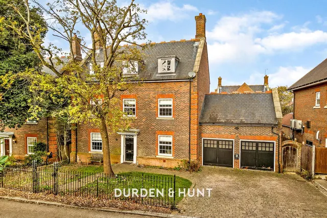 Regents Drive, Woodford Green, IG8, photo 1