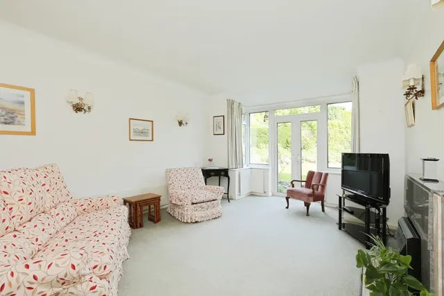 Photo 2 — Dobcroft Close, Sheffield, S11
