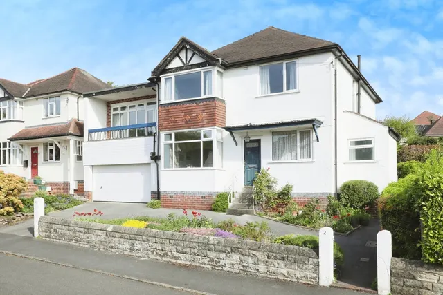 4 bedroom house — Dobcroft Close, Sheffield, S11