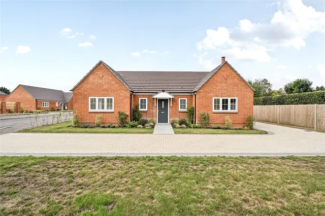 Orchard Way, Bramley, RG26, photo 1
