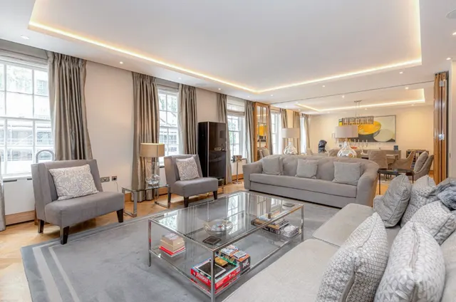 Upper Grosvenor Street, Mayfair, London, photo 1