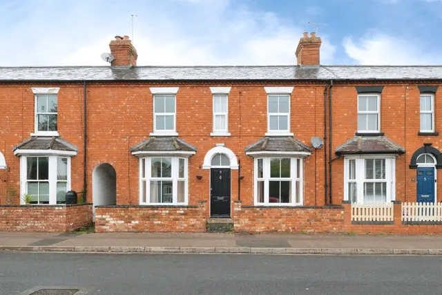 Wolverton Road, Newport Pagnell, MK16, photo 1