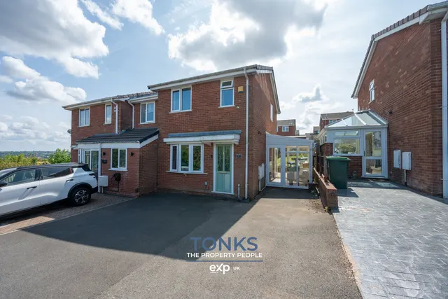 St. Brades Close, Tividale, Oldbury, B69 1NX, photo 1