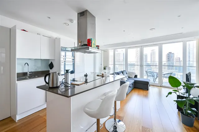 Arena Tower, Crossharbour Plaza, E14, photo 2