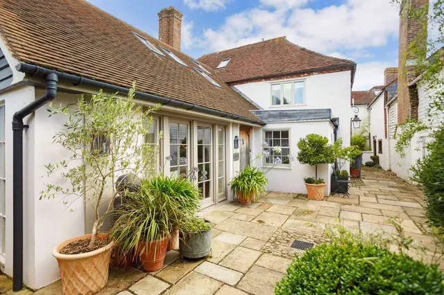 East Street, Petworth, GU28, photo 1