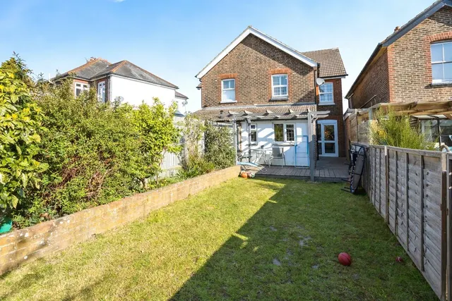 Kimberley Road, Crawley, RH10, photo 2