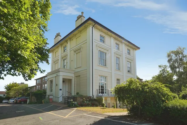 Pittville Circus Road, Cheltenham, GL52, photo 3