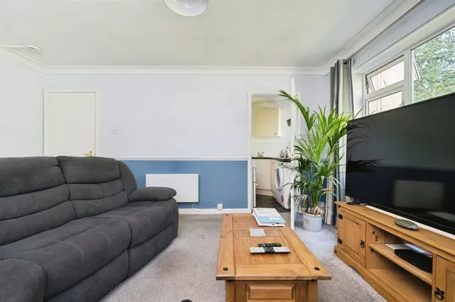 Runnymede Court, West End, SO30, photo 2