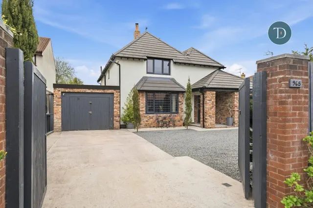Chester Road, Great Sutton, CH66 2LR, photo 1