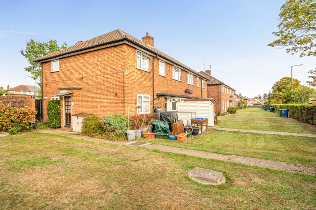 Kenton Lane, Harrow, HA3, photo 1