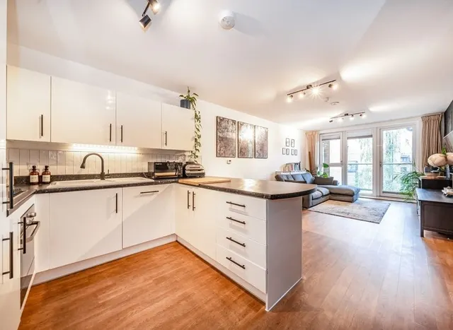 London Road, Isleworth, TW7, photo 3