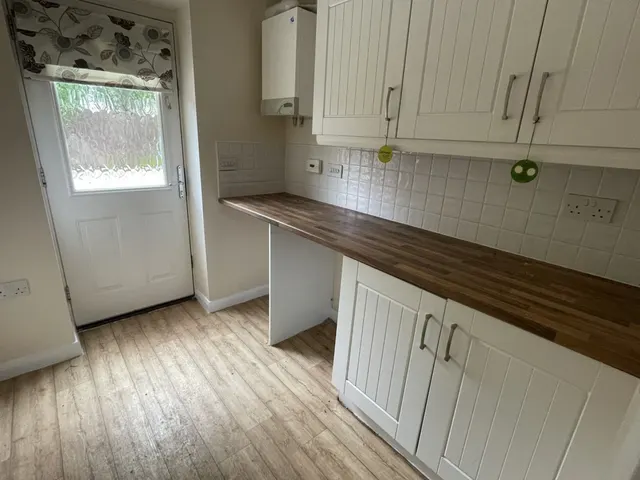 Pond Close, Fernwood, NG24, photo 3