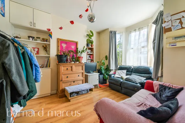 Hereward Road, LONDON, photo 1