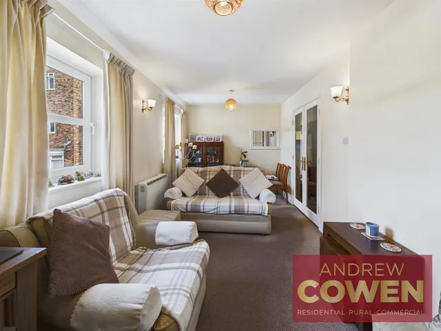 Belvedere Place, Scarborough YO11 2QX, photo 1