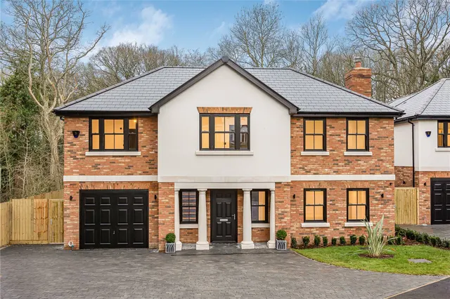 Cuffley Hill, Goffs Oak, Hertfordshire, EN7 5EY, photo 1
