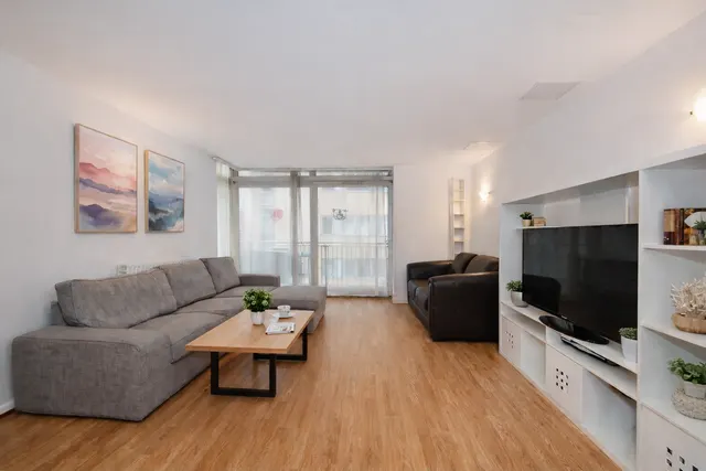 Moore House, London, E14, photo 1