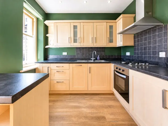 Killerton Road, Bude, EX23, photo 2