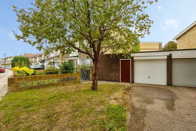 Chatsworth Avenue, Portsmouth, PO6, photo 2
