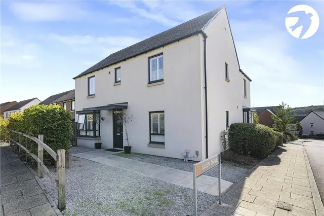 Giles Drive, Castle Hill, DA10, photo 1