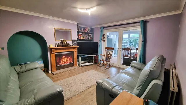 Raleigh Drive, Smallfield, RH6, photo 2