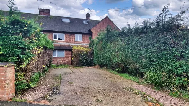 Raleigh Drive, Smallfield, RH6, photo 1