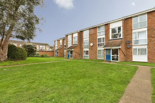 Dellow Close, Ilford, IG2, photo 1